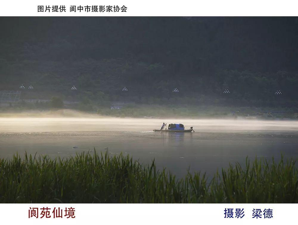 1月22日，河南鹤壁，当兵三年的俩孙子第一次回家，悄悄给爷爷送惊喜